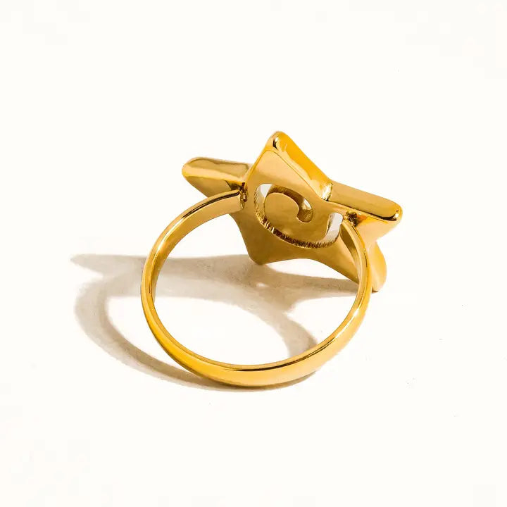 Lilia Star Ring
